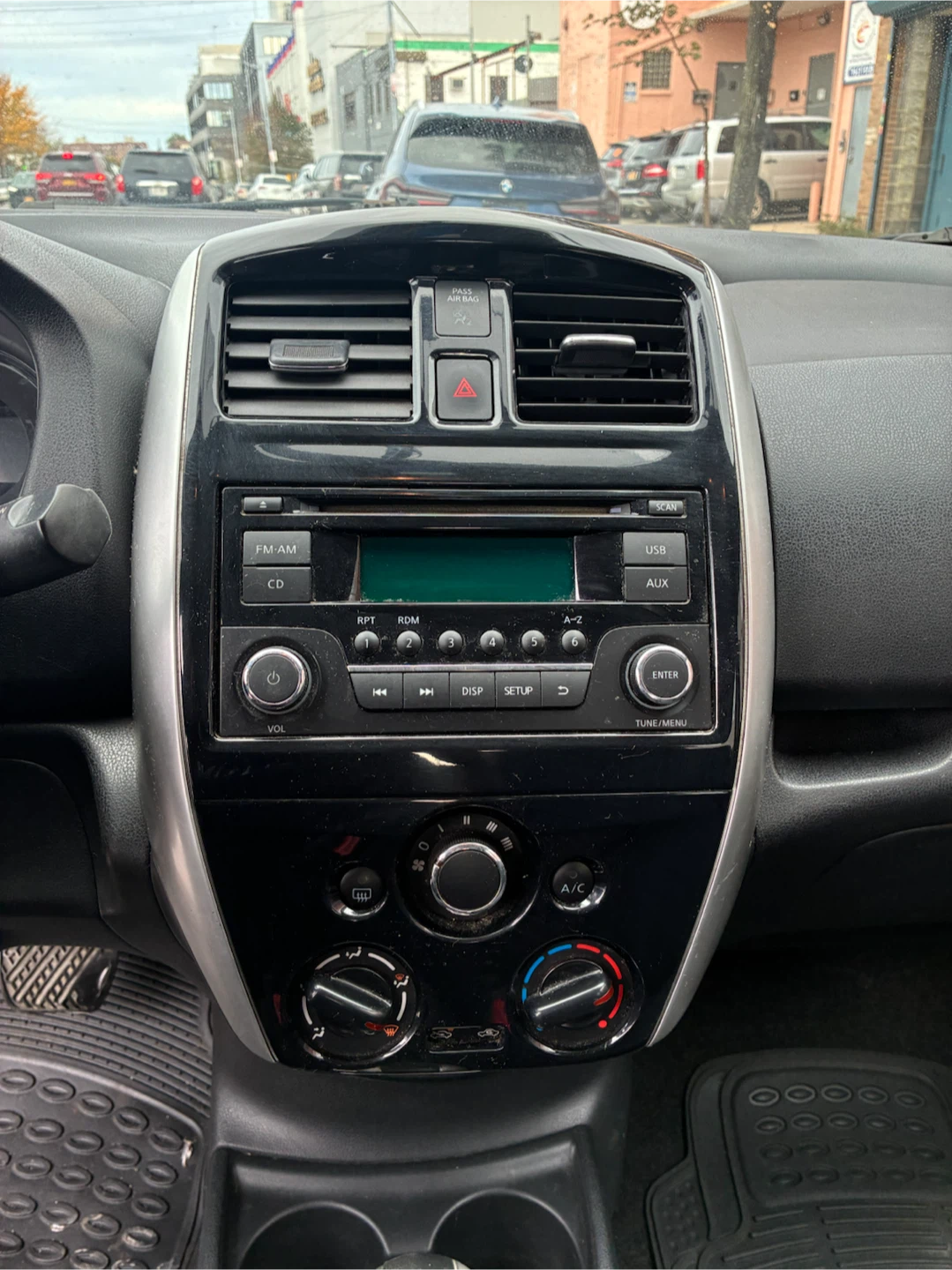 Red Nissan Versa Note - photo 4