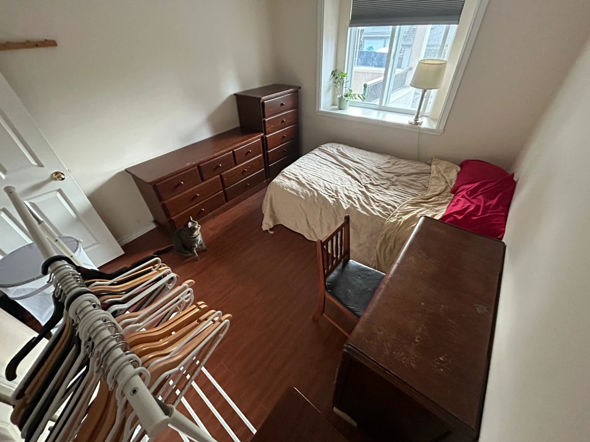 Roommate needed in sunny house by Metrotown/Burnaby - photo 2