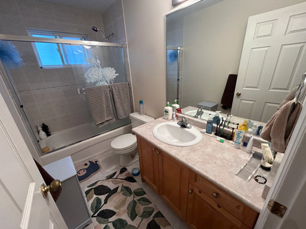 Roommate needed in sunny house by Metrotown/Burnaby - photo 4
