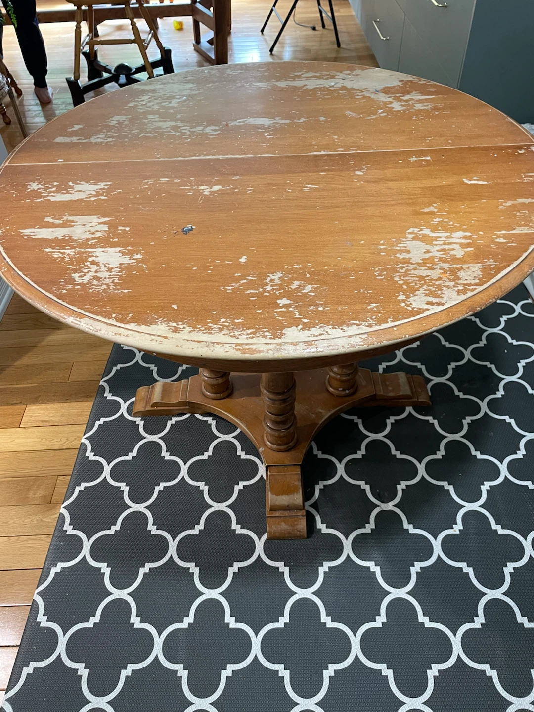 Round Extendable Wooden Pedestal Dining Room Table