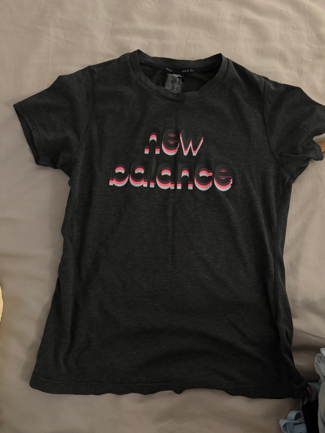 New Balance women's t-shirt size XS - photo 2