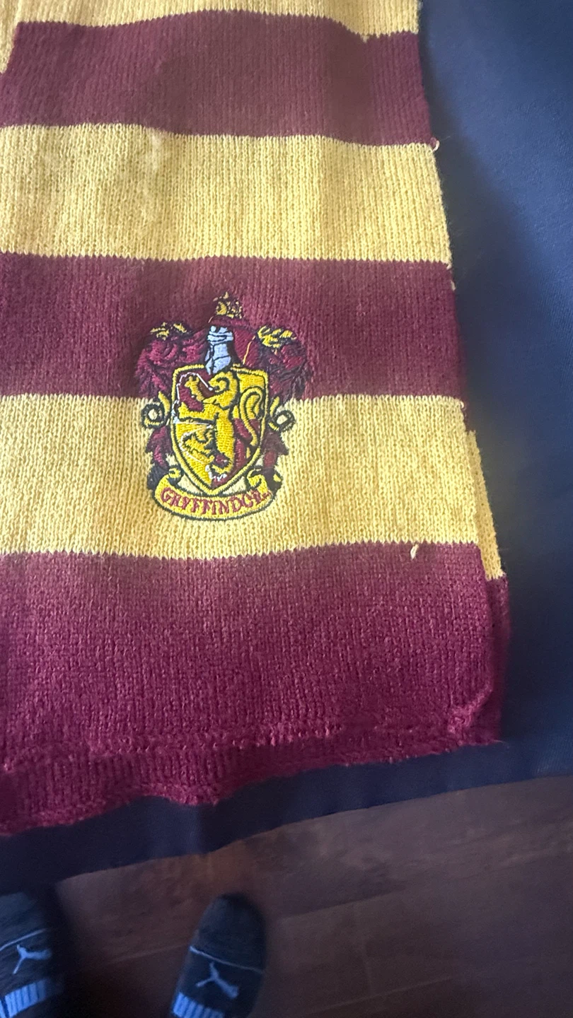 Halloween: Gryffindor Costume Set: Robe, Scarf, and Tie - photo 2