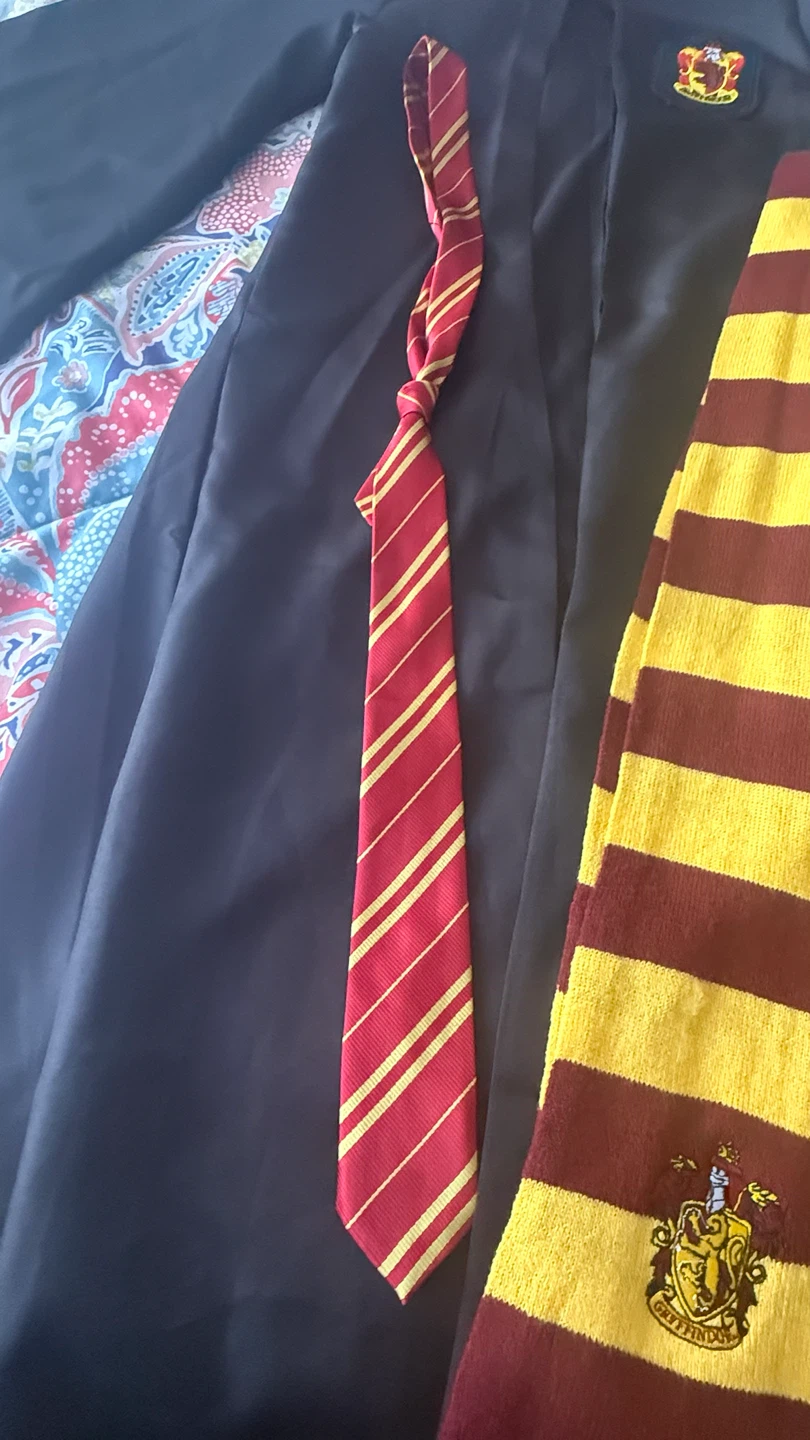 Halloween: Gryffindor Costume Set: Robe, Scarf, and Tie - photo 4