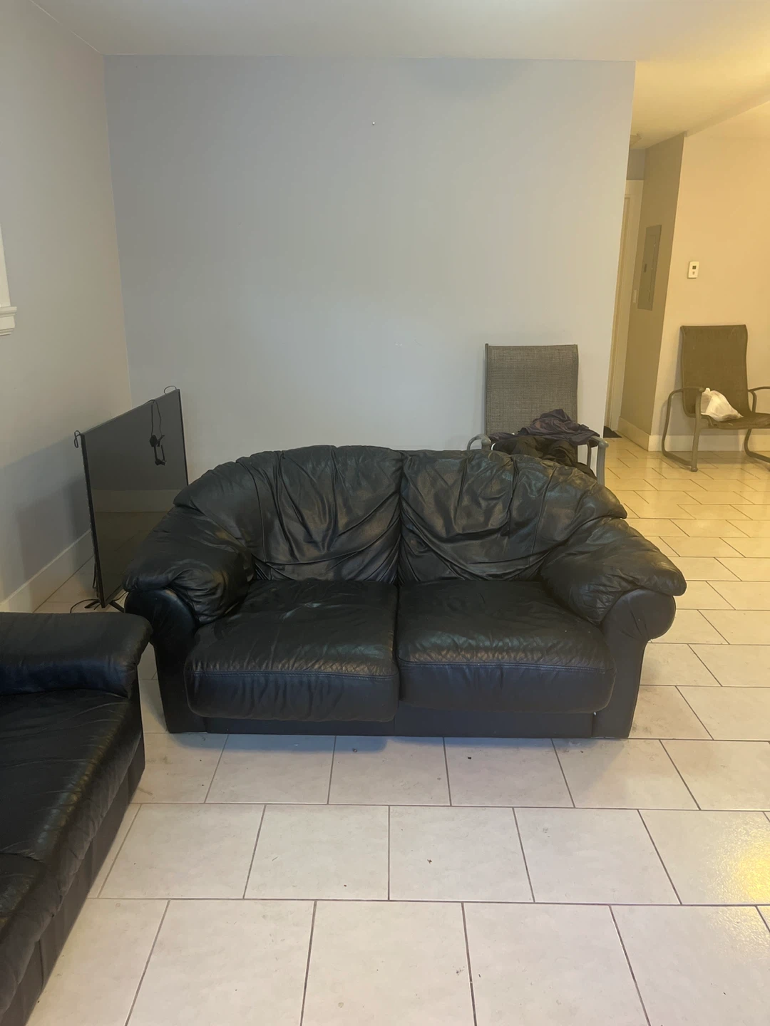 Couches with 50” tv - photo 3