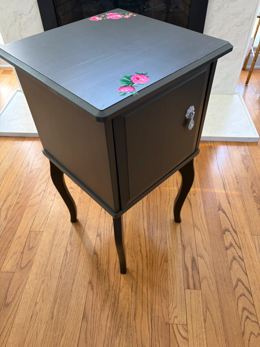 CUTE WOODEN SIDE TABLE - photo 3