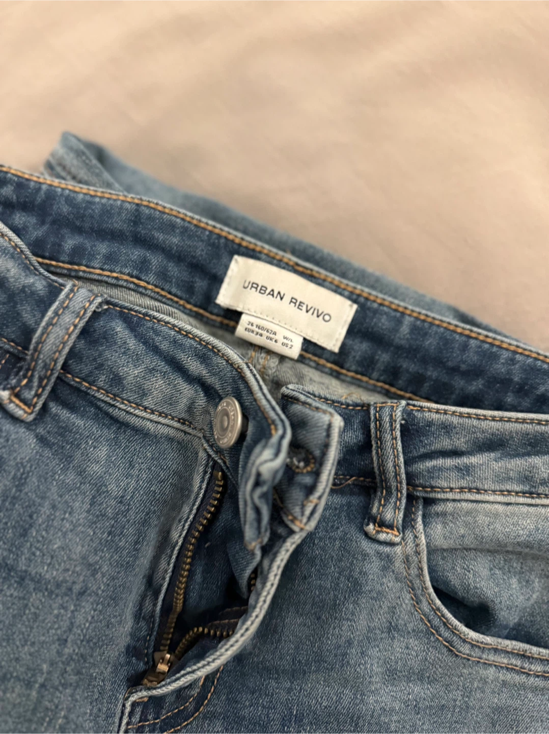 Urban Revivo Split-Hem Jeans and Levis jeans - photo 4