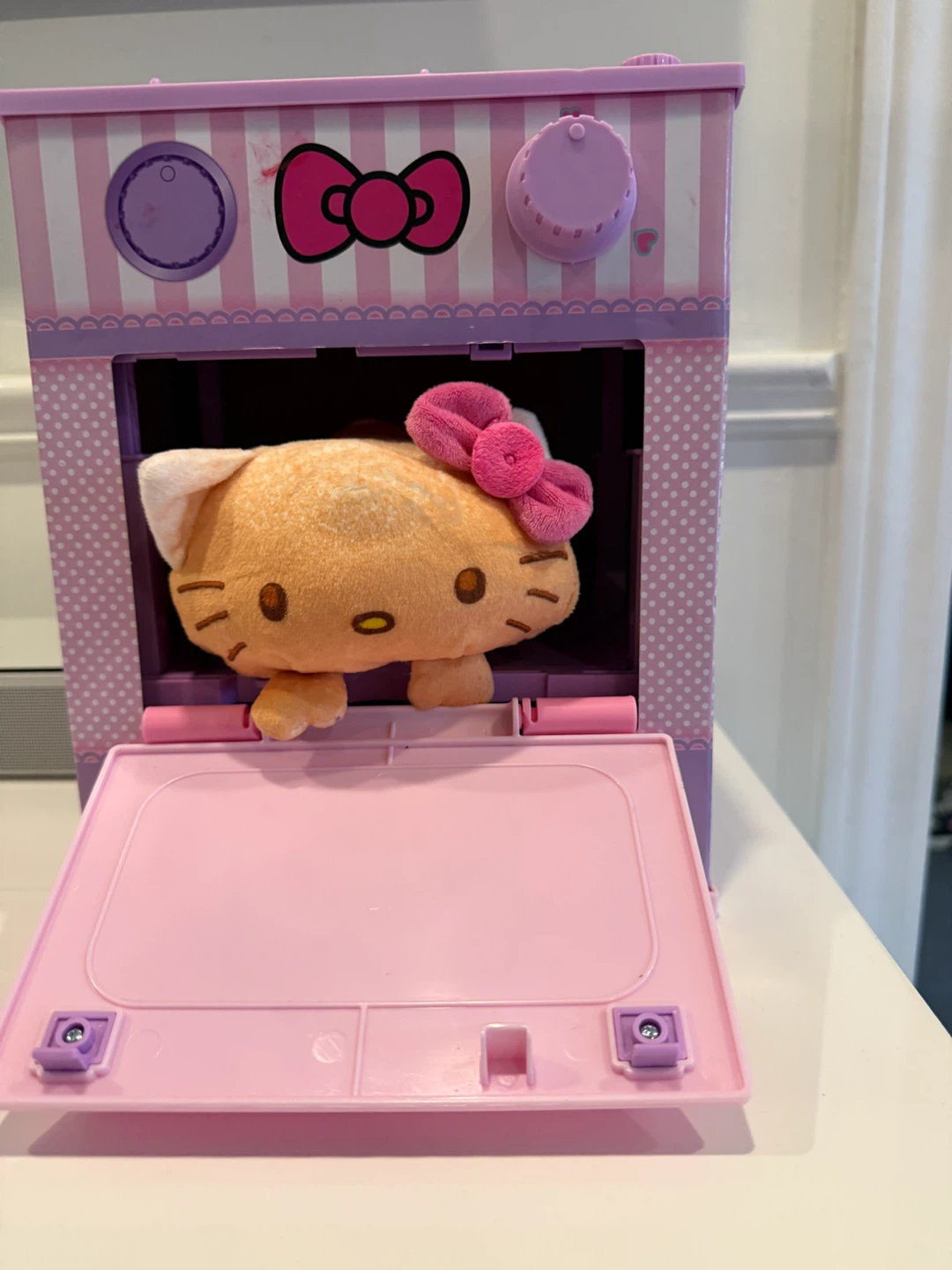 Hello kitty oven-Smells like buns-sounds - photo 3