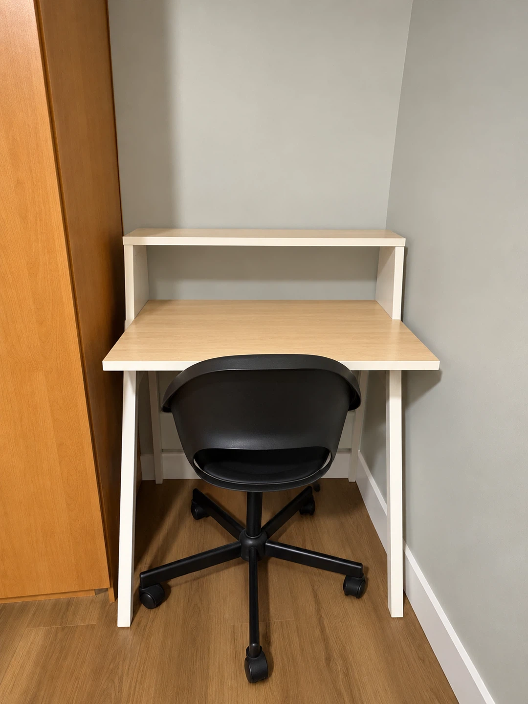 Study table/ Desk and chair