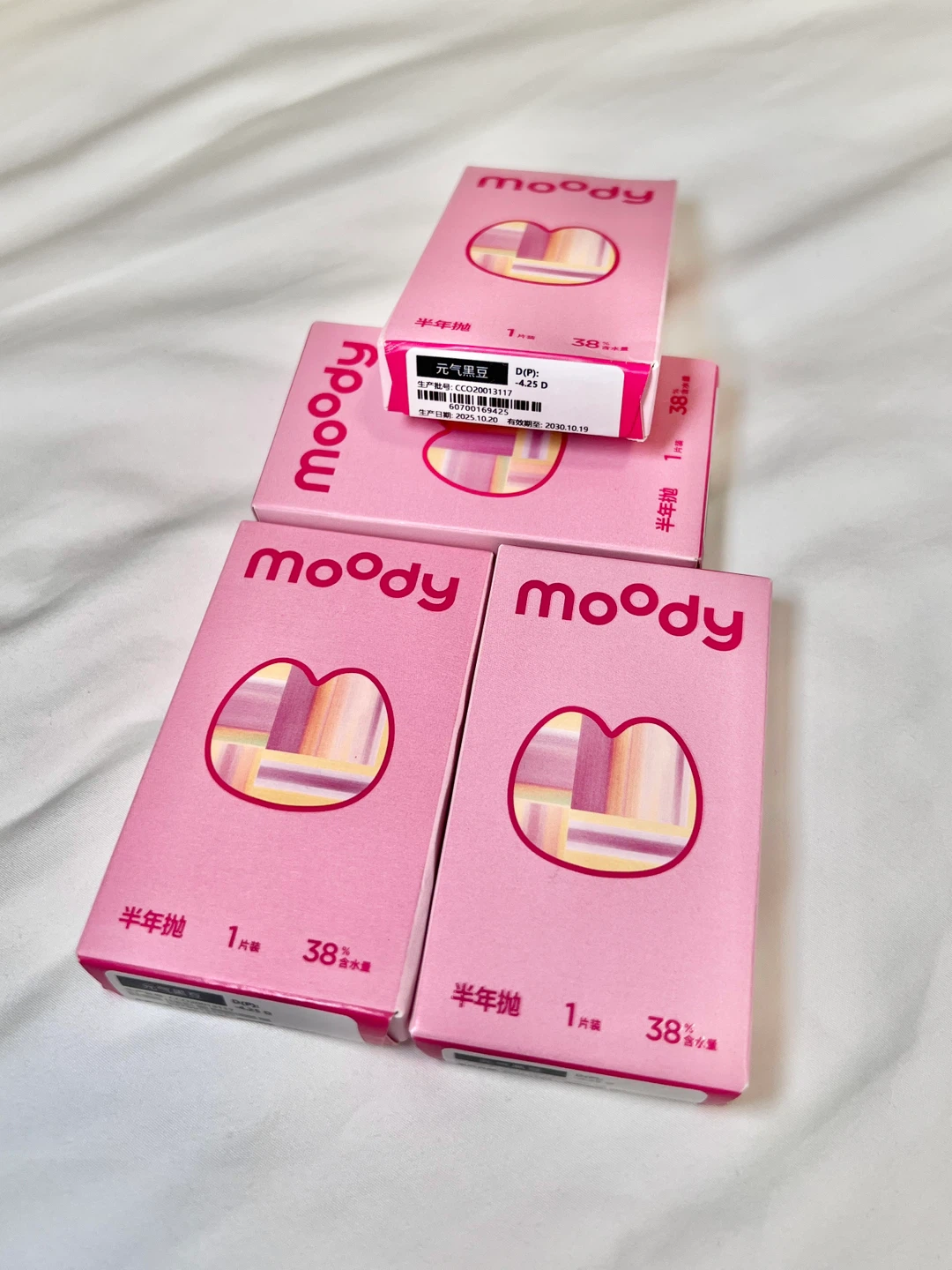 Moody Naturally Enlarging Contact Lenses (-4.25)