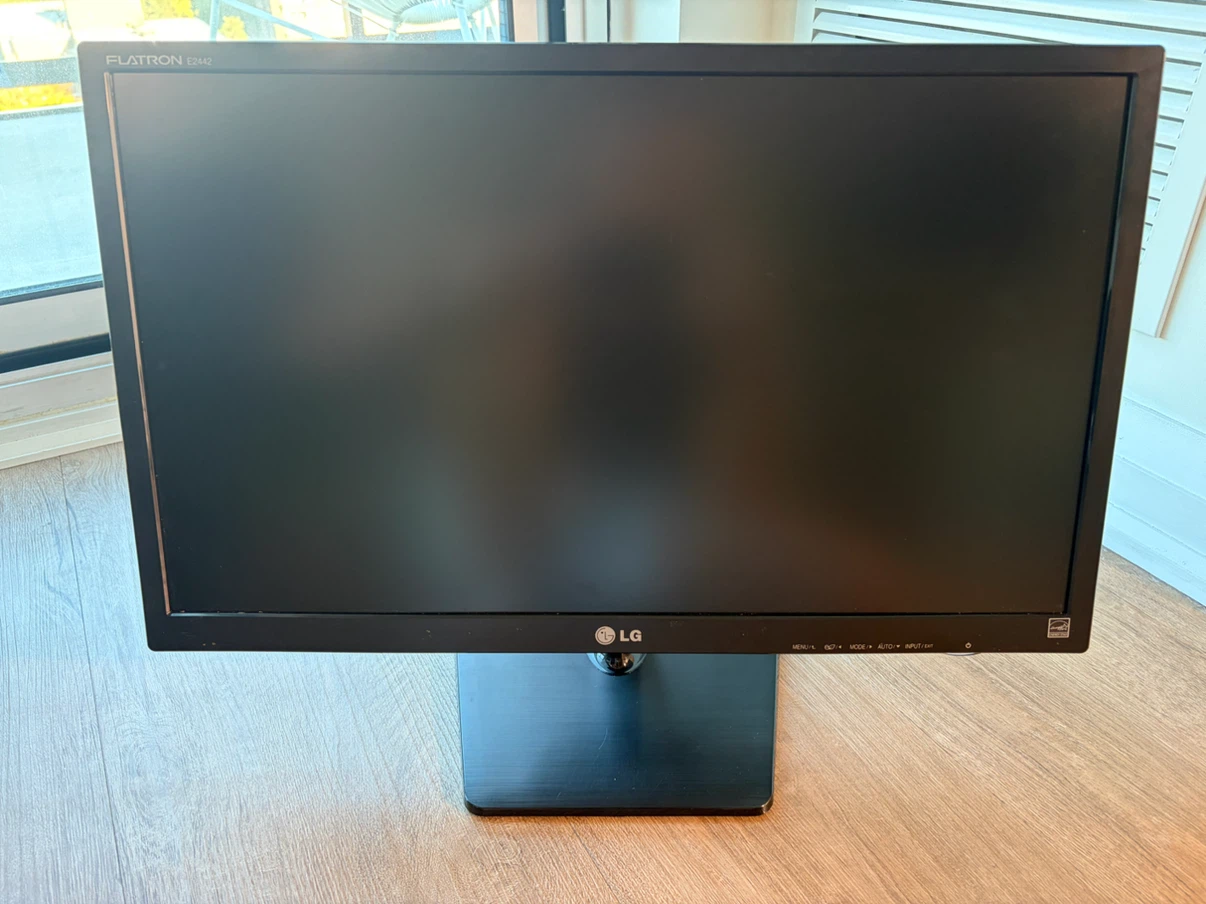 LG Flatron E2442V-BN Monitor