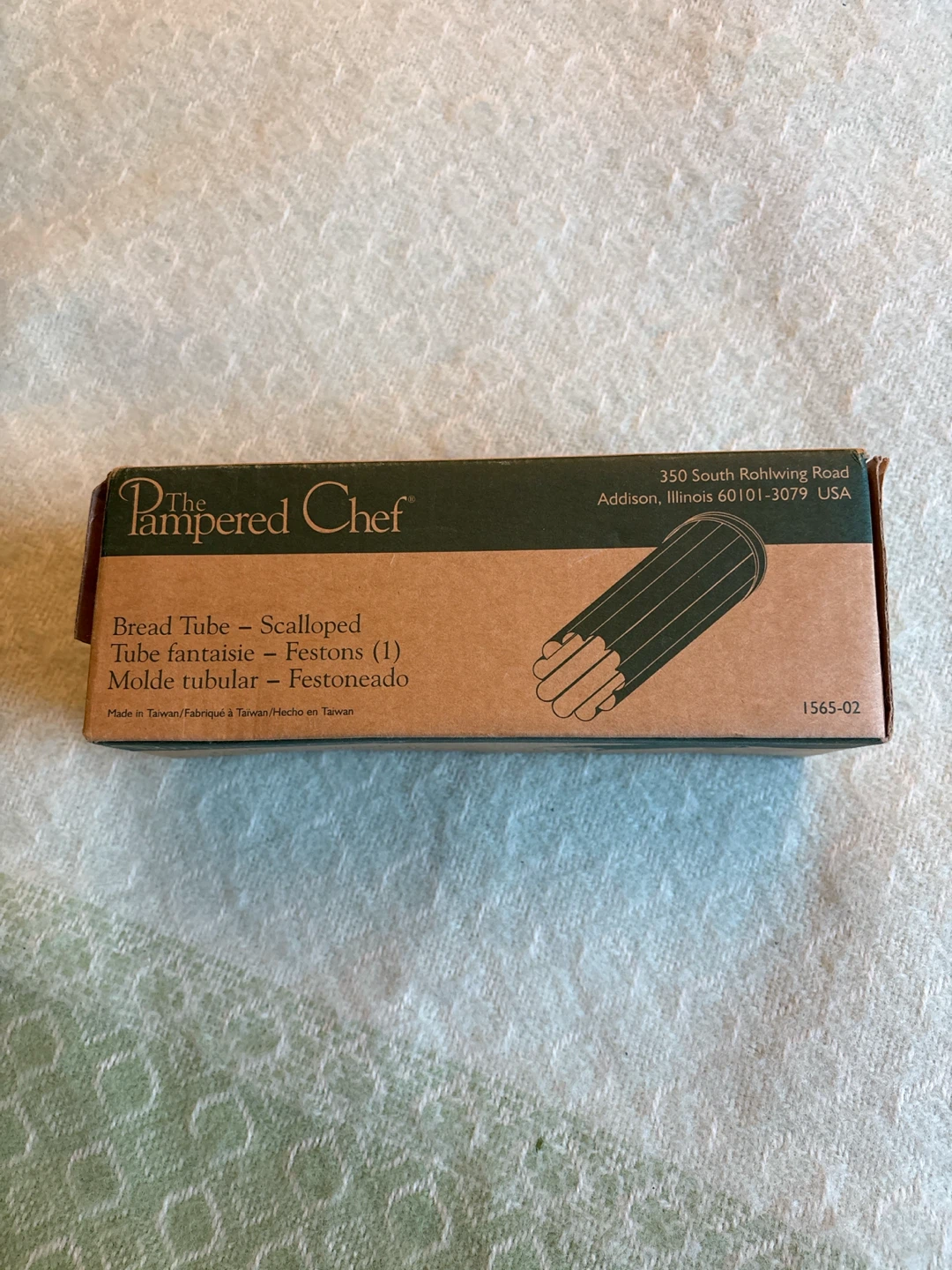 The Pampered Chef Scalloped Bread Tube