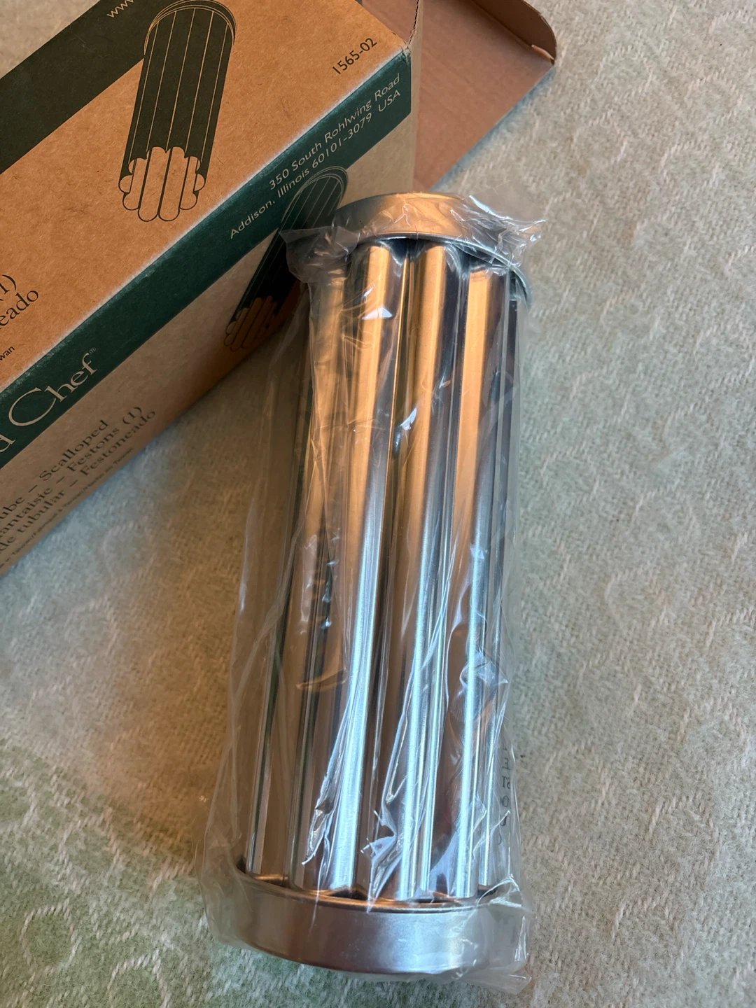 The Pampered Chef Scalloped Bread Tube - photo 2