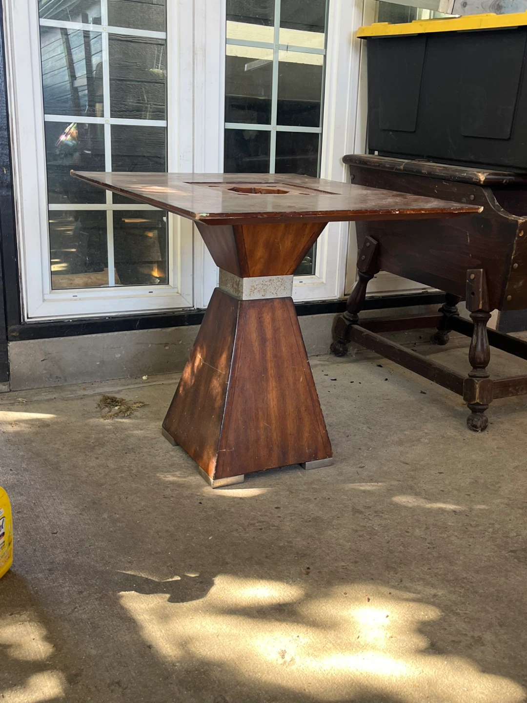 Modern mid century Pedestal Table! - photo 3