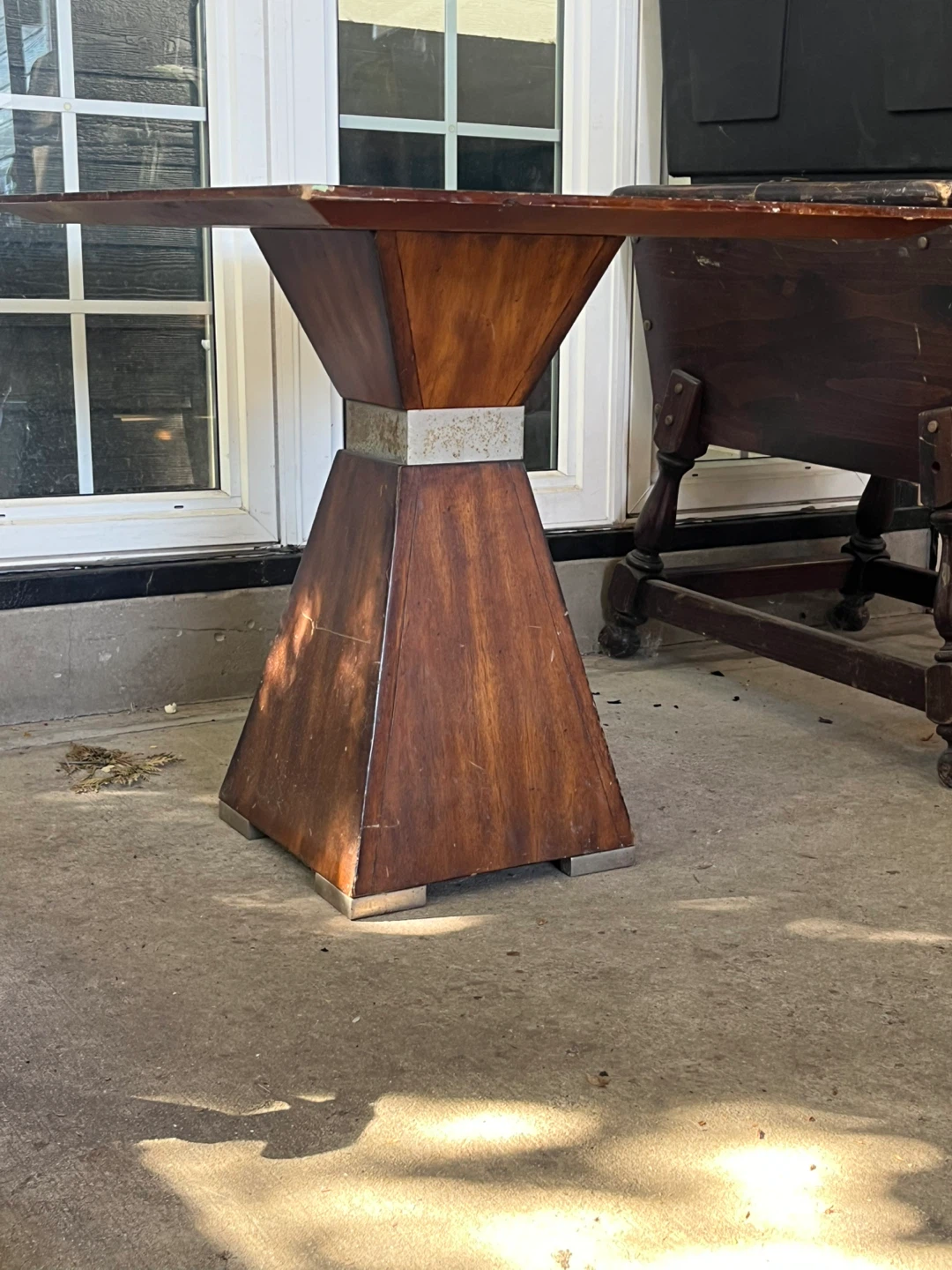 Modern mid century Pedestal Table! - photo 4