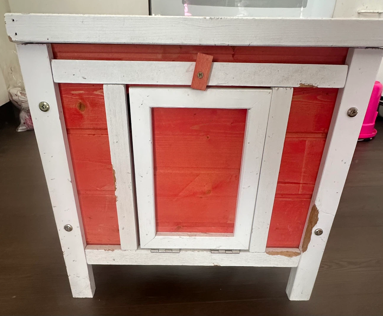 Wooden rabbit play hutch