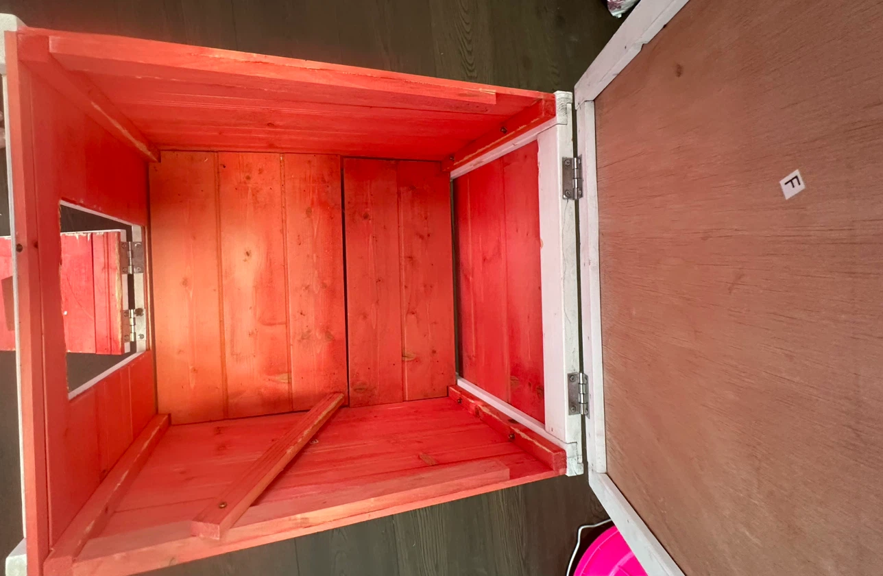 Wooden rabbit play hutch - photo 2
