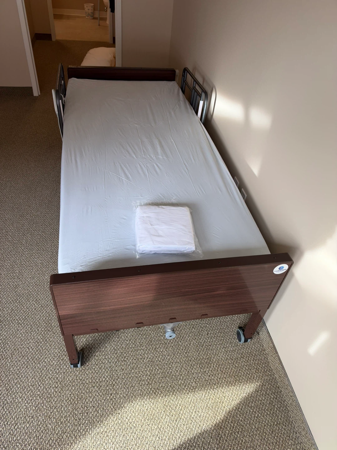 MEDLINE HOSPITAL BED DELIVERY AND SETUP INCLUDED - photo 2
