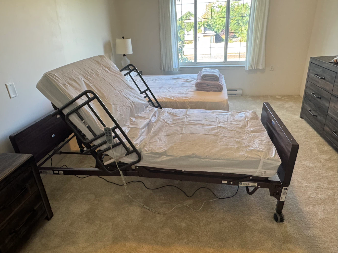 MEDLINE HOSPITAL BED DELIVERY AND SETUP INCLUDED - photo 4
