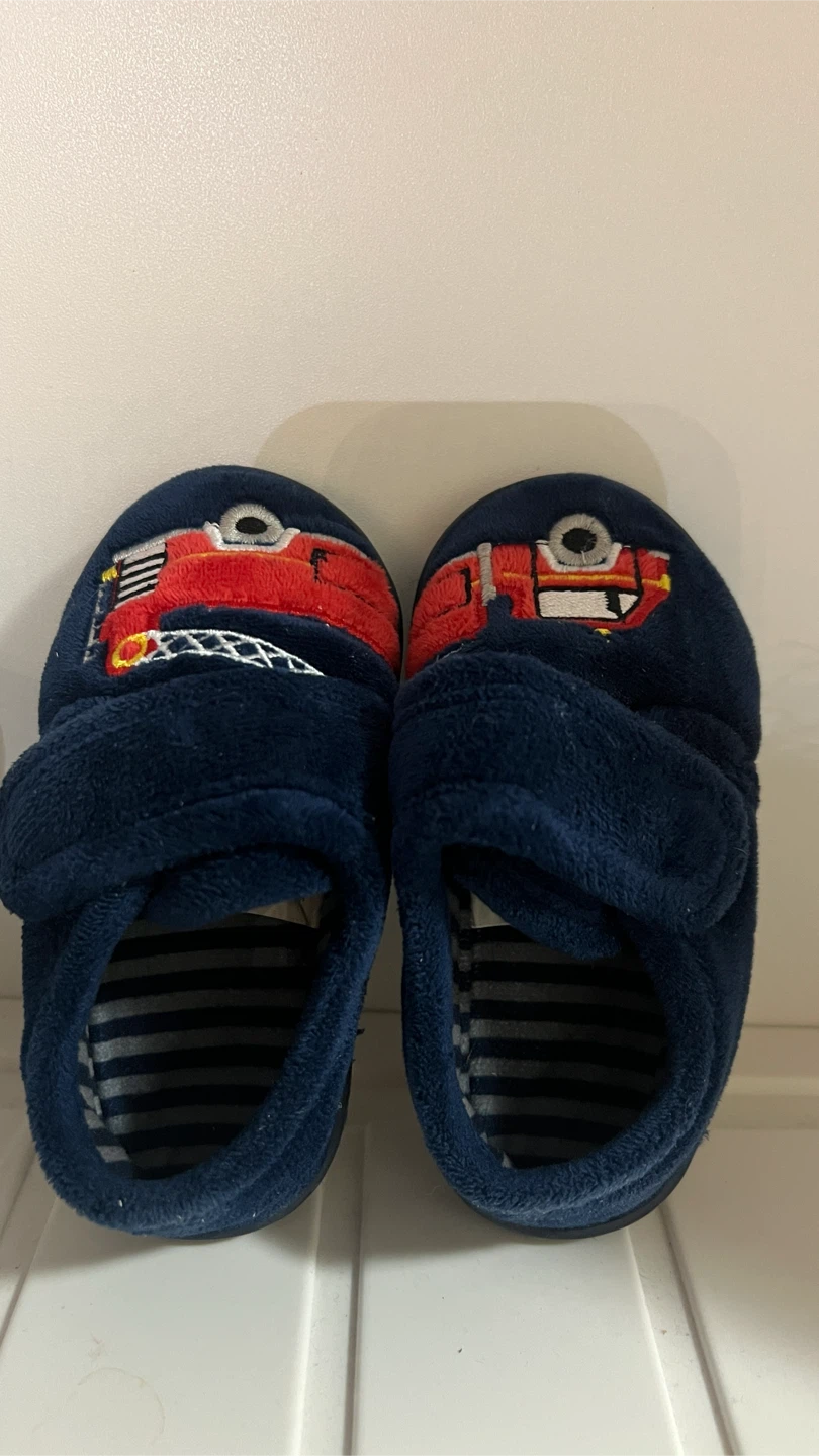 Children's Fire Truck Slippers Size S (5-6)