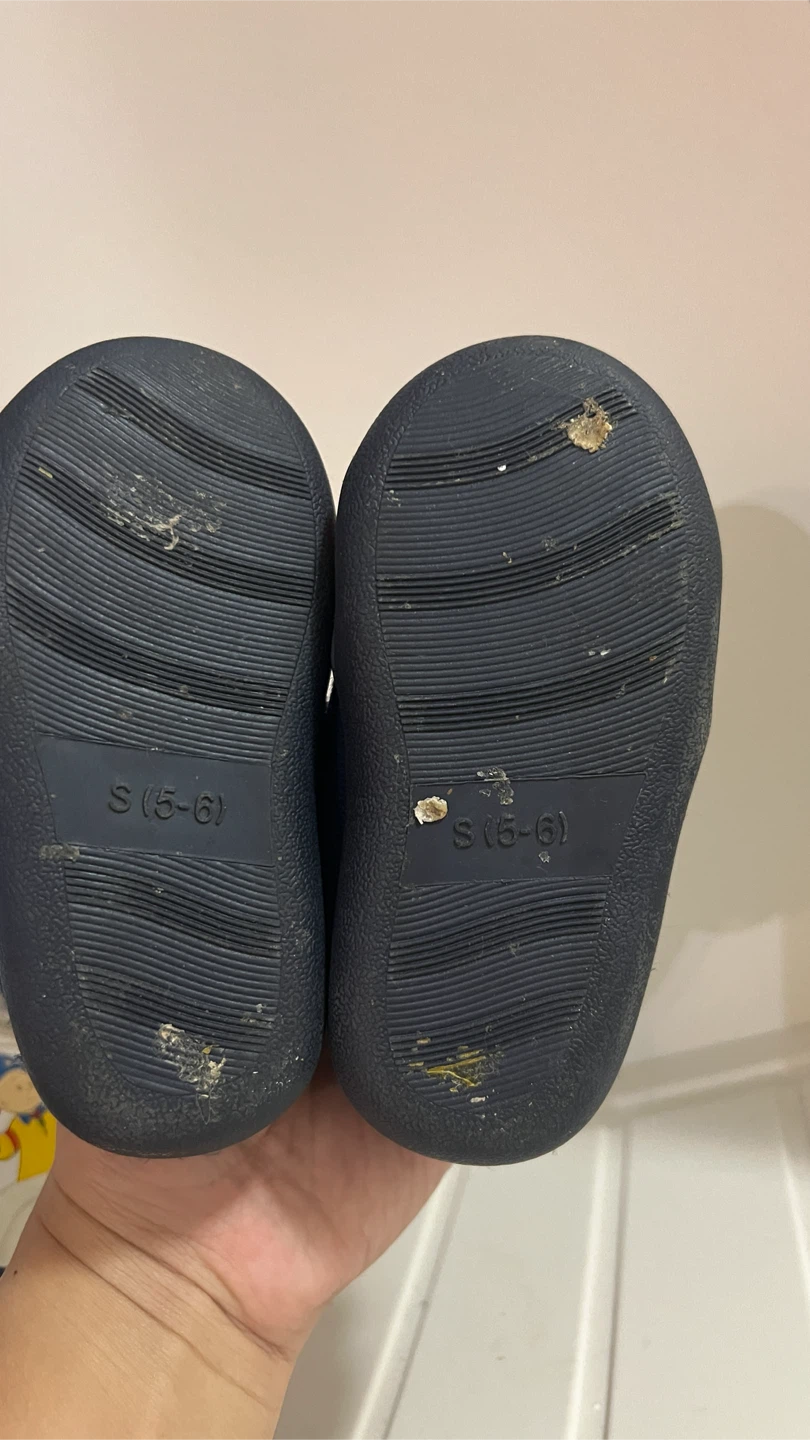 Children's Fire Truck Slippers Size S (5-6) - photo 2