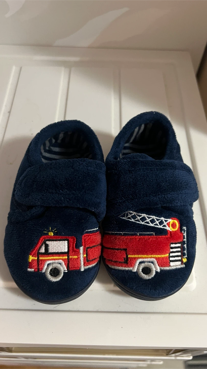 Children's Fire Truck Slippers Size S (5-6) - photo 3