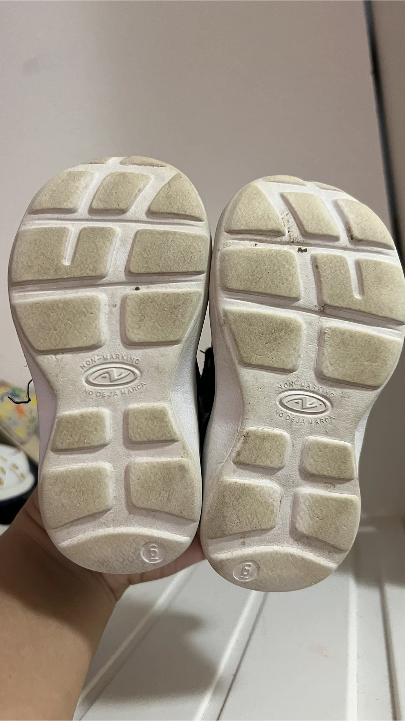 Athletic Works Children's Sneakers 6C - photo 3