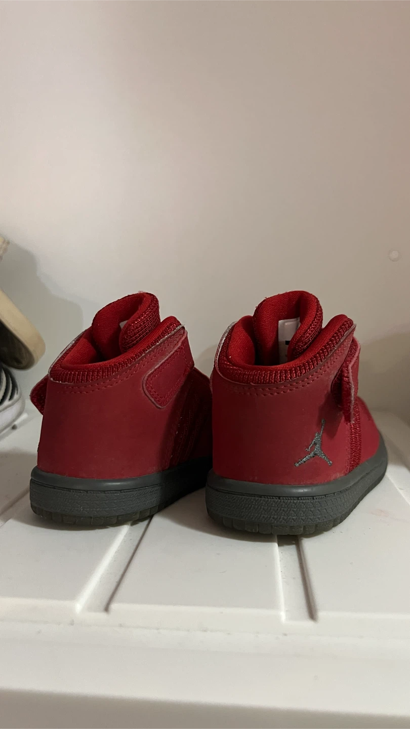 Nike Jordan Toddler Shoes Red 6c - photo 2