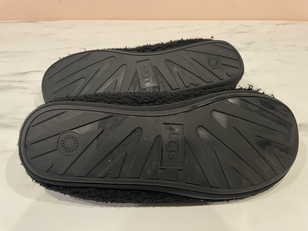 UGG Black Fleece Slippers - photo 3