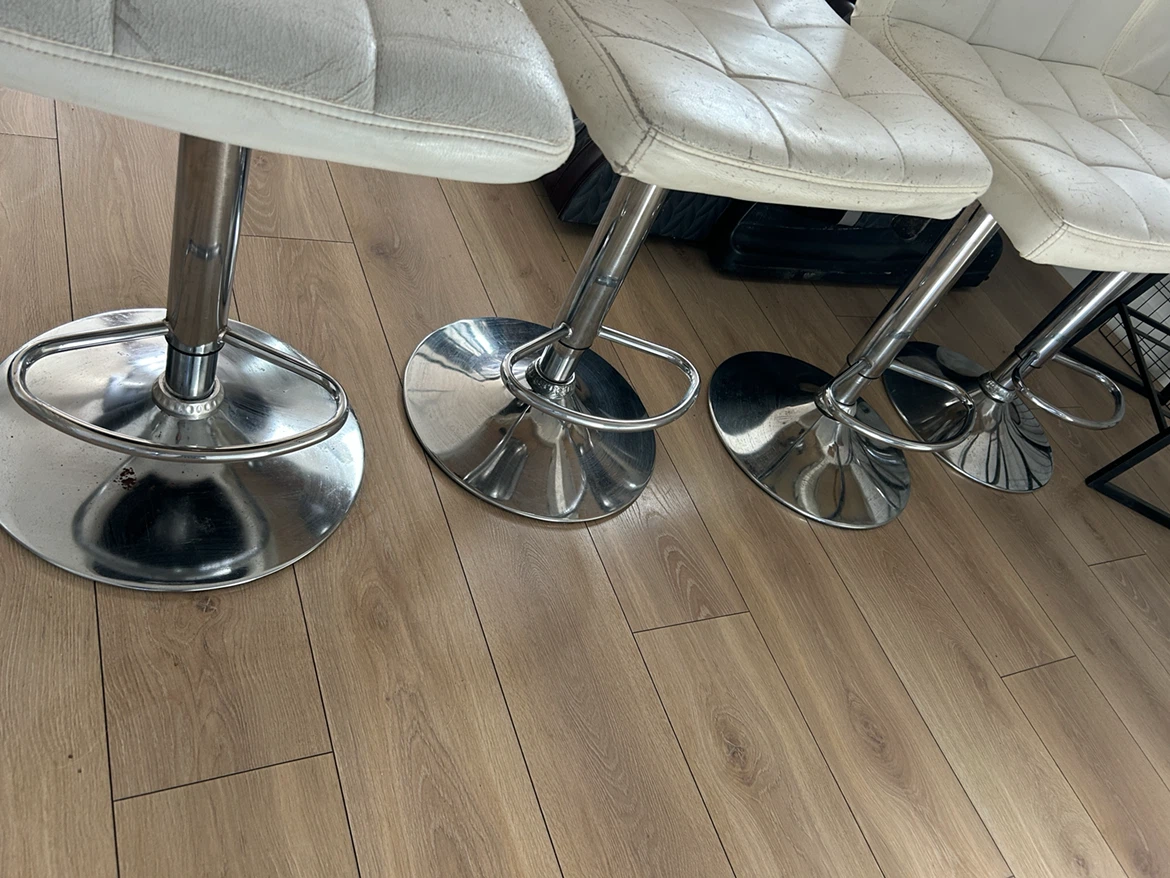 White adjustable bar stools - photo 2