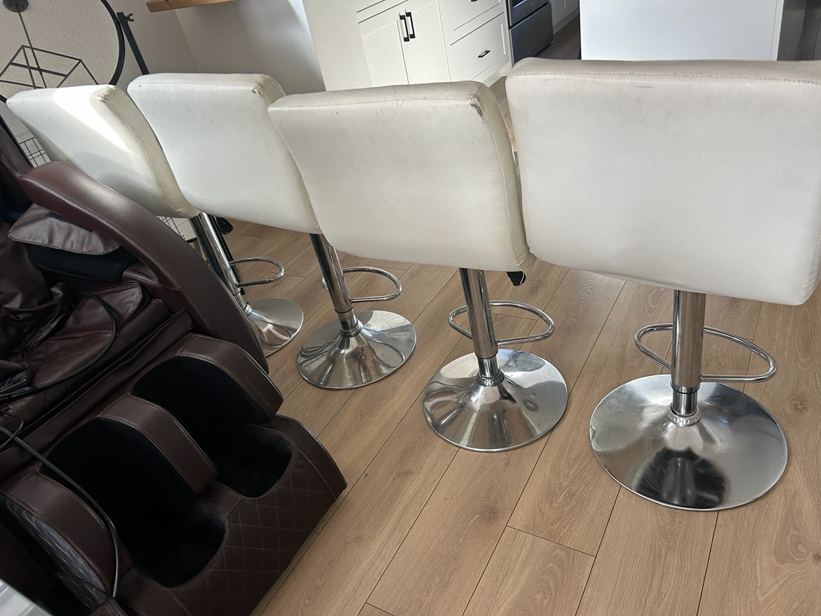 White adjustable bar stools - photo 3