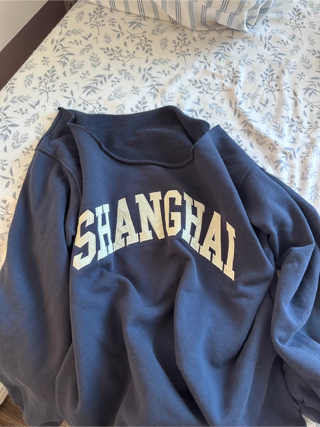 brandy melville shanghai crewneck