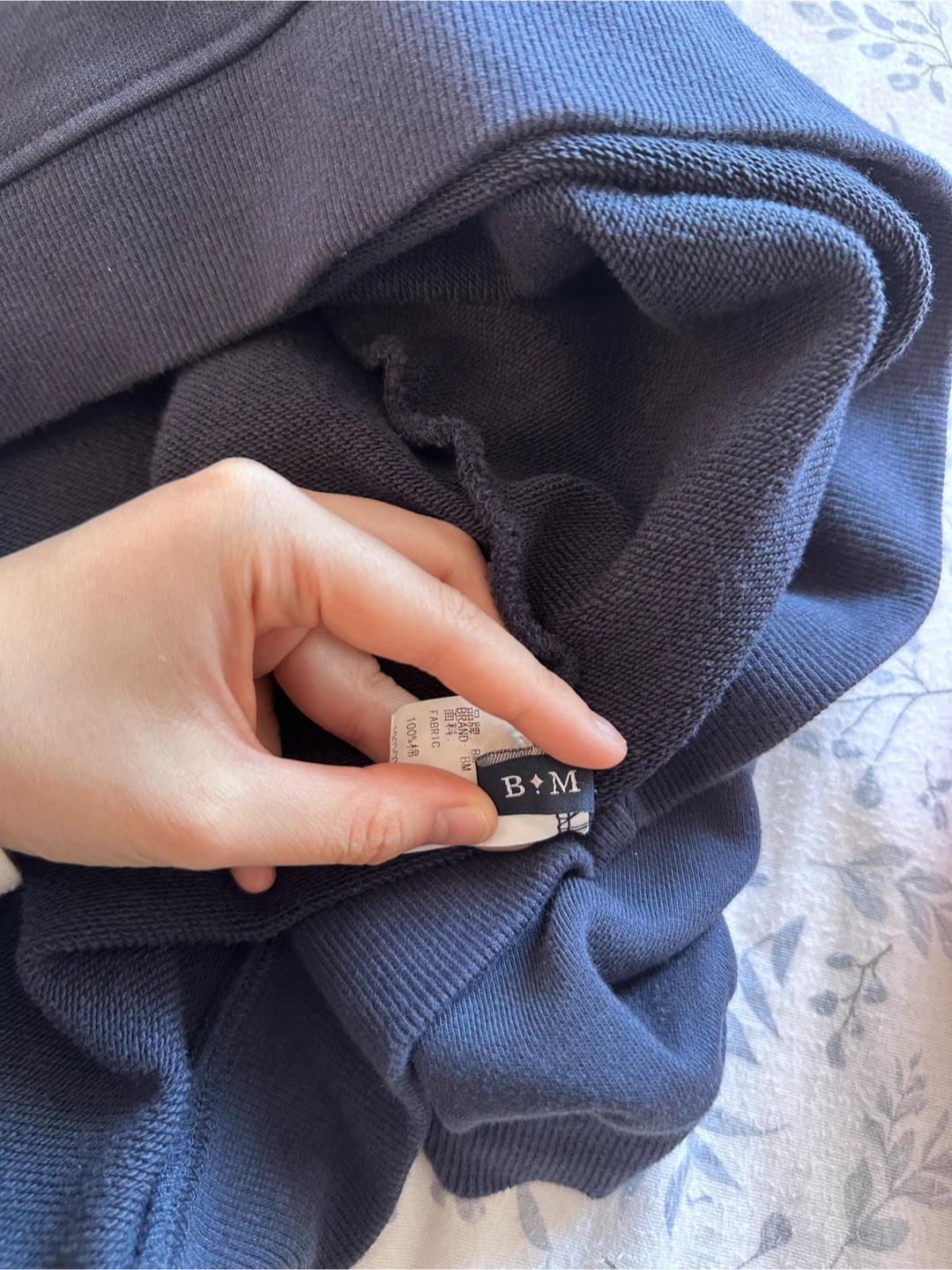 brandy melville shanghai crewneck - photo 2