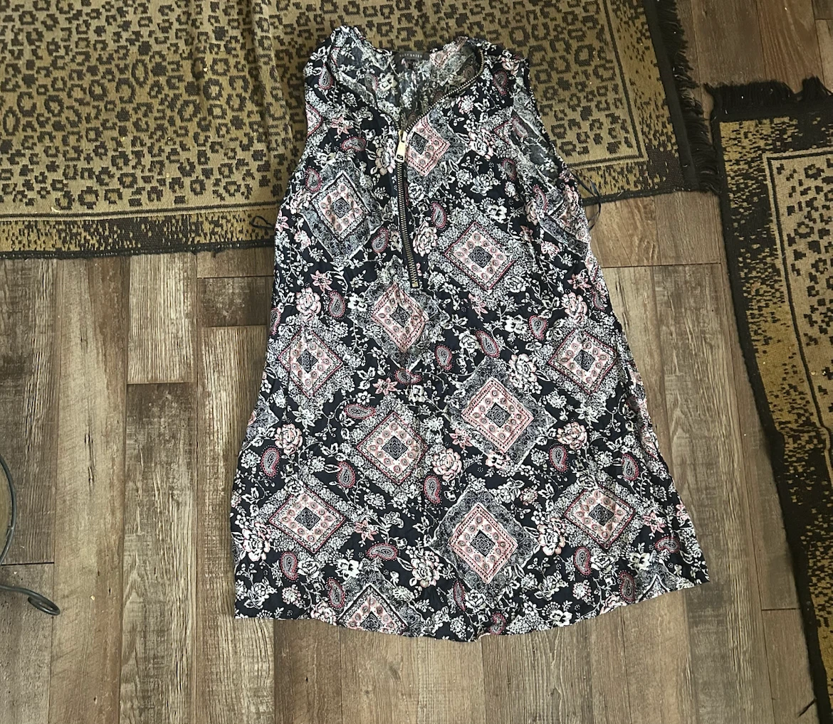 Suzy Shier Zip Front Sleeveless Dress