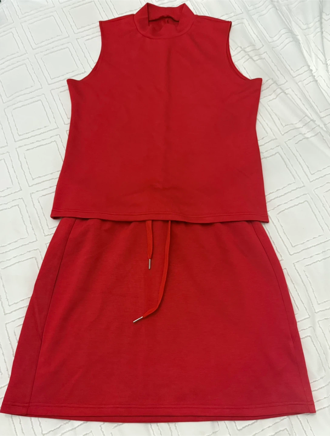 Red mock-neck tank and skort set - photo 4