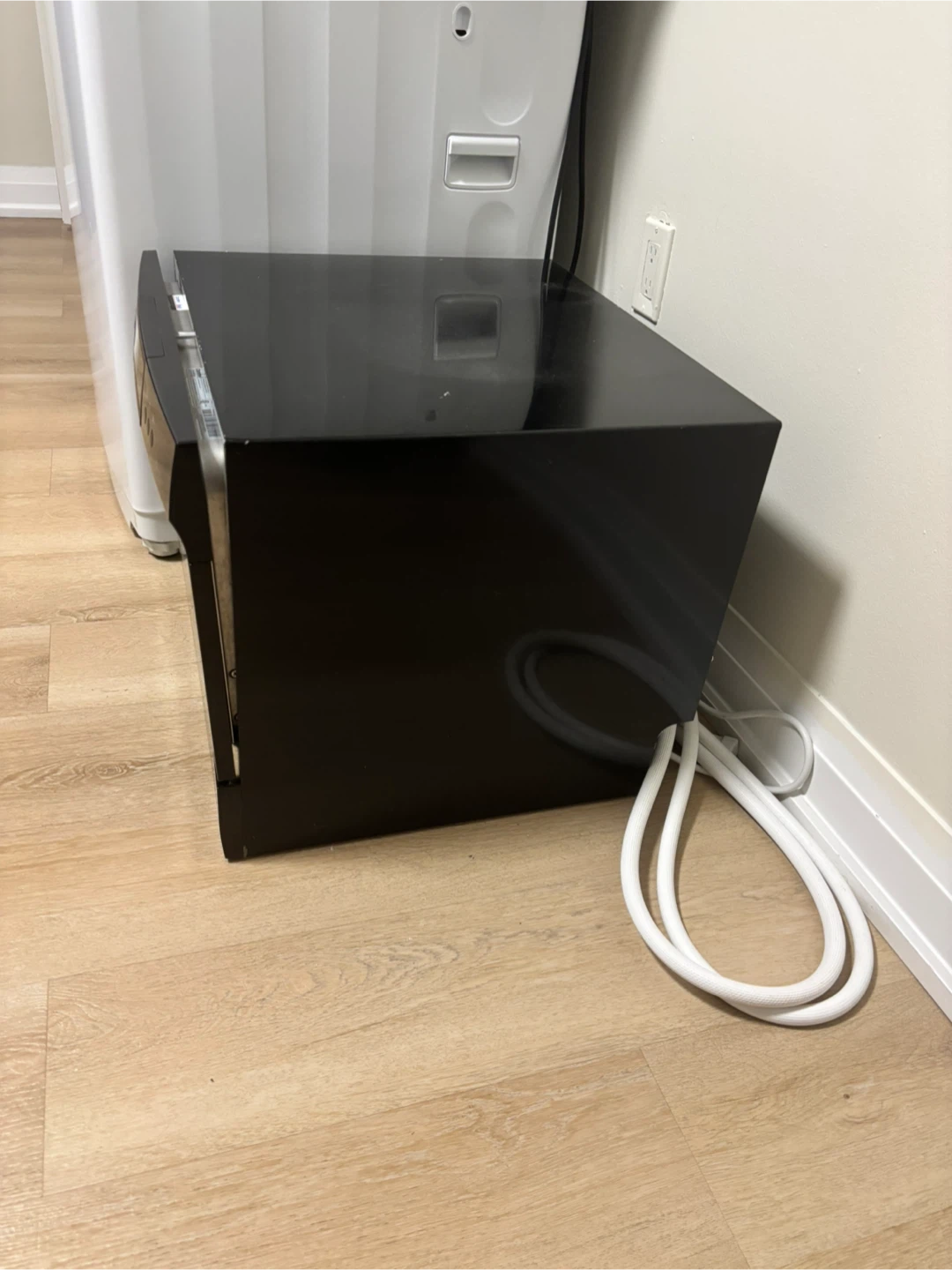 COMFEE' Countertop Dishwasher (Black) - Great Condition - photo 2