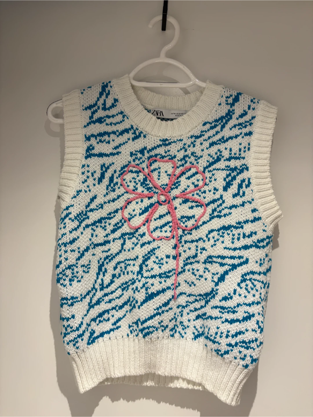 Zara White and Blue Knit Flower Sweater Vest