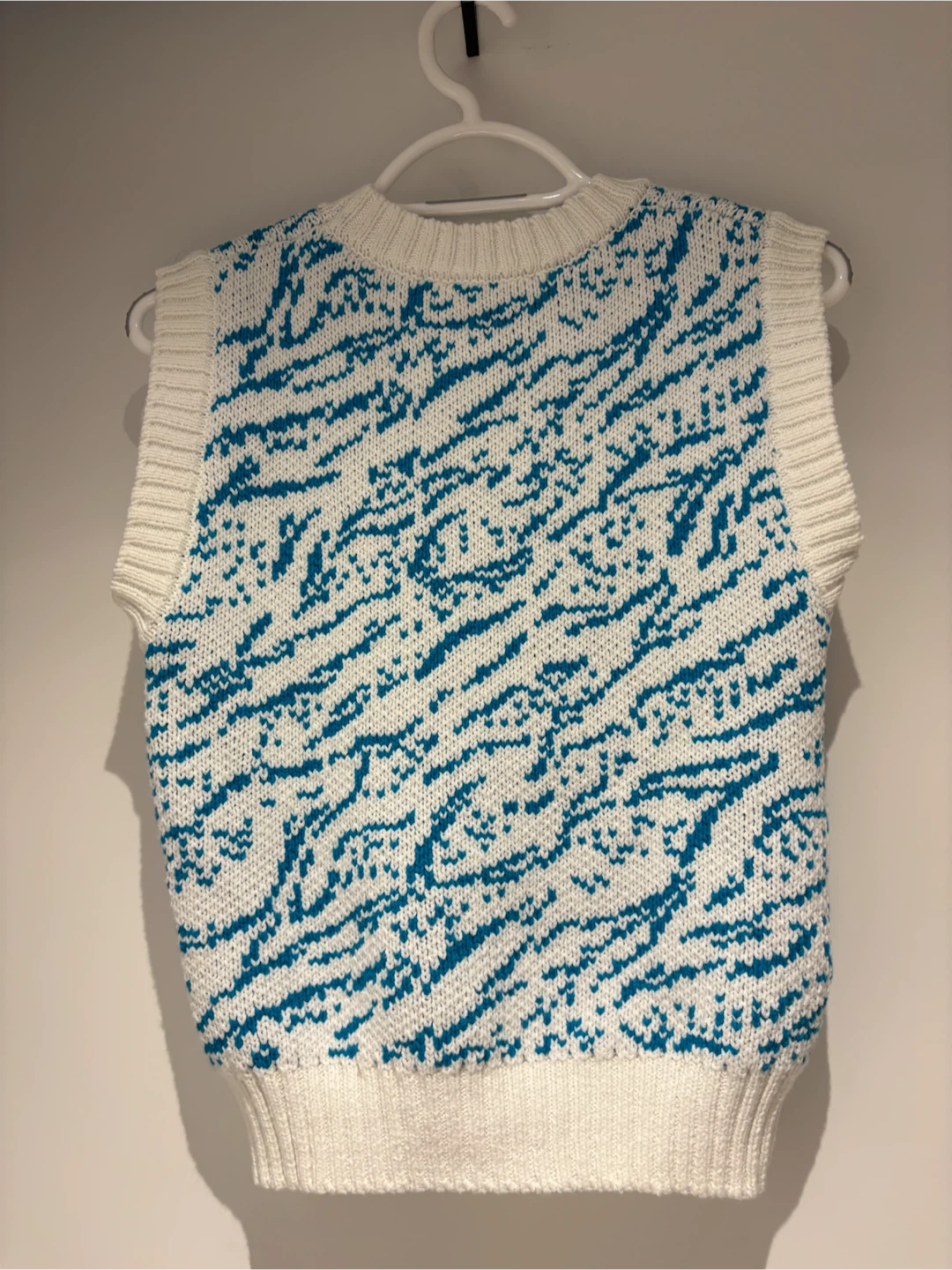 Zara White and Blue Knit Flower Sweater Vest - photo 2