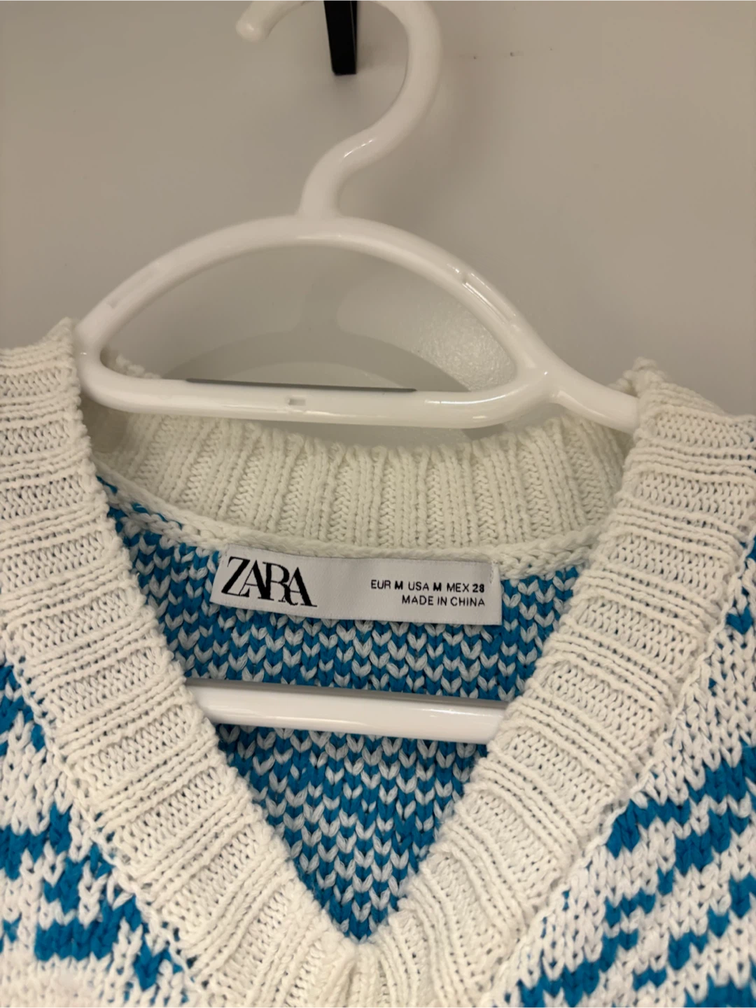 Zara White and Blue Knit Flower Sweater Vest - photo 3