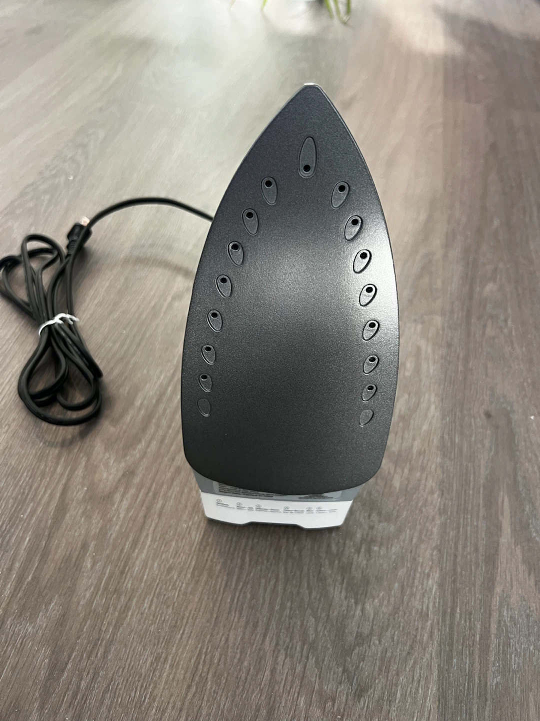 Black+Decker Light 'N Easy Steam Iron - photo 3