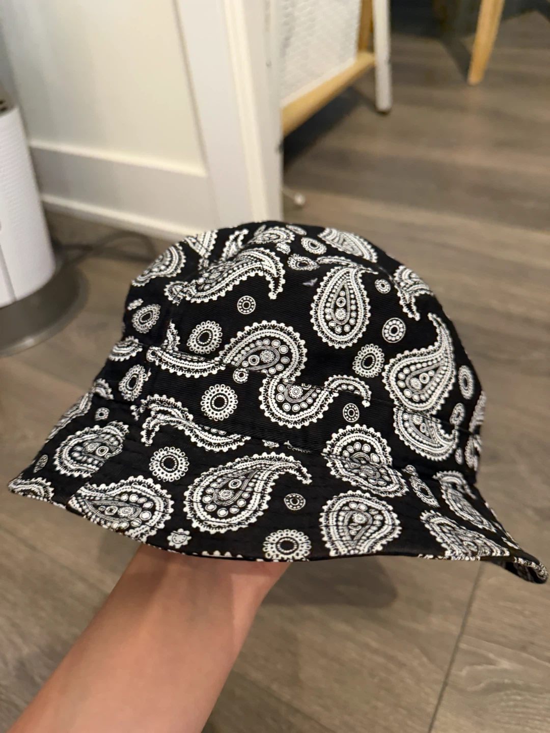 KBETHOS Black and White Paisley Bucket Hat