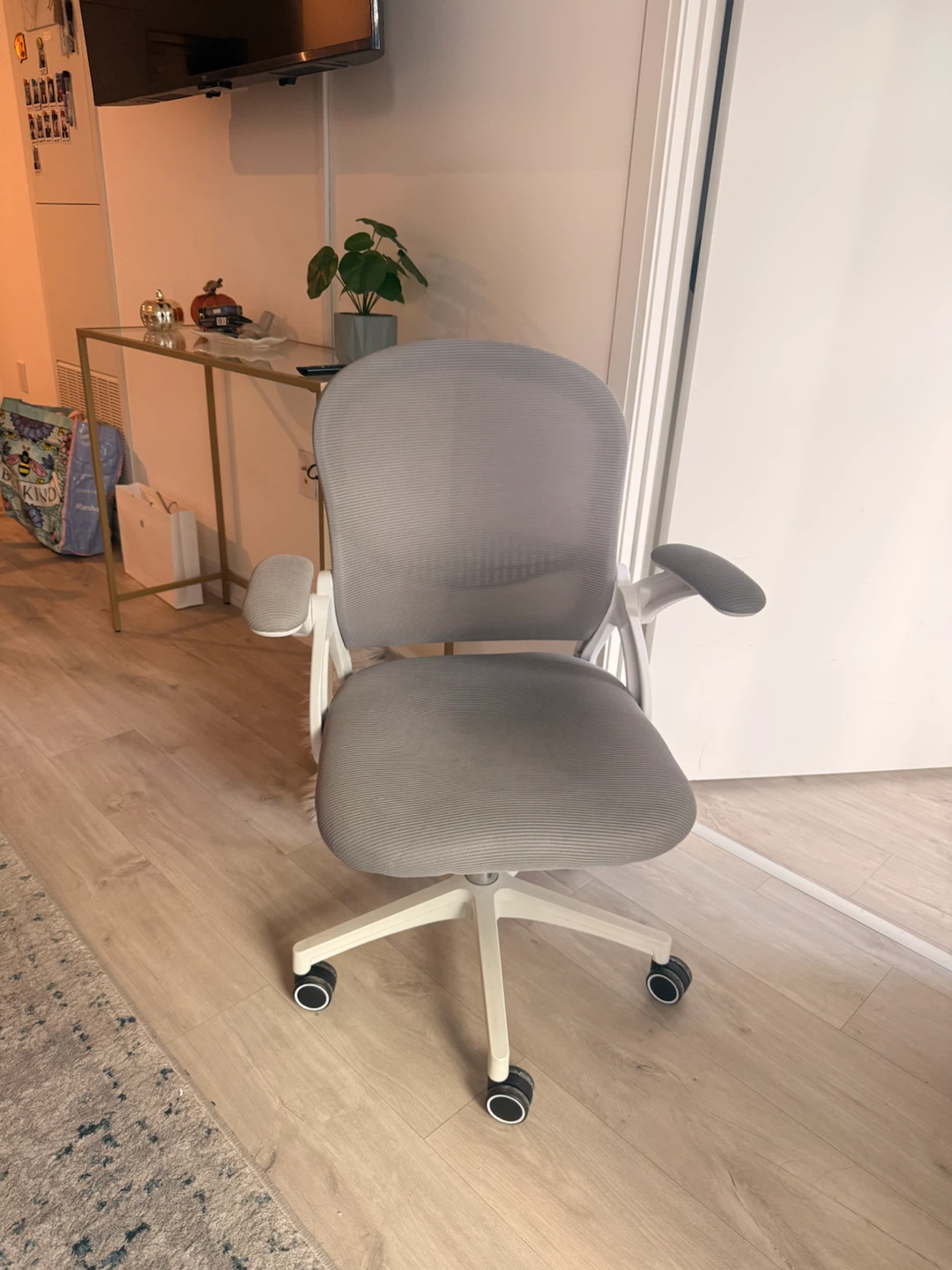 White Mesh Office Chair with Flip-up Arms - photo 4