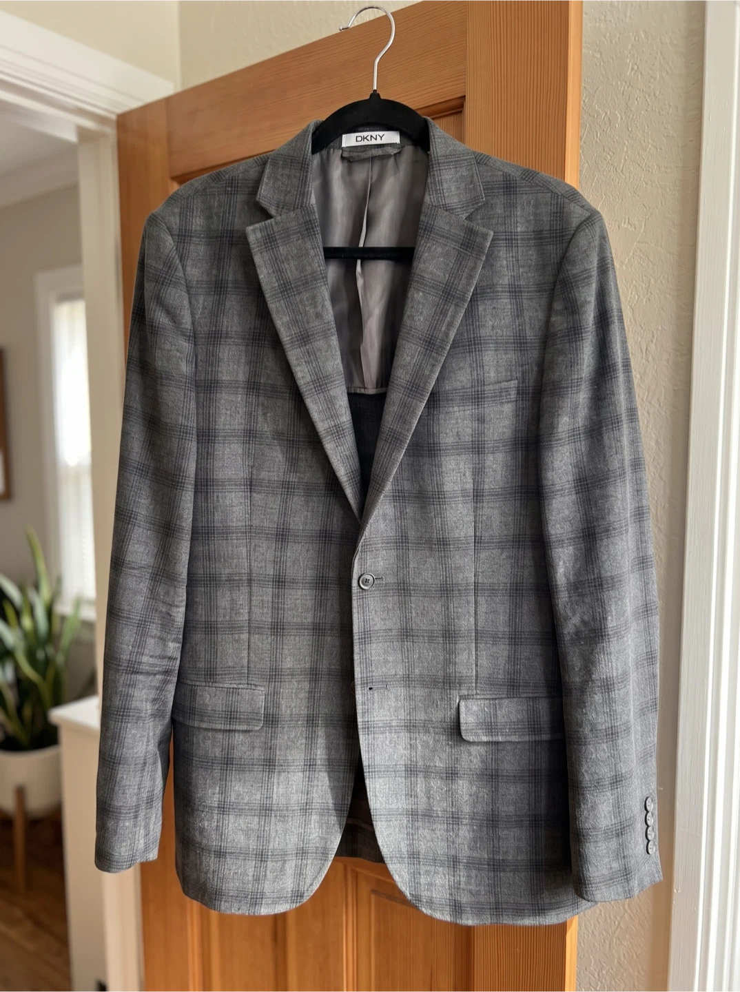 DKNY Men's 100% Wool Plaid Sport Coat Blazer - Size 40L Cleaned