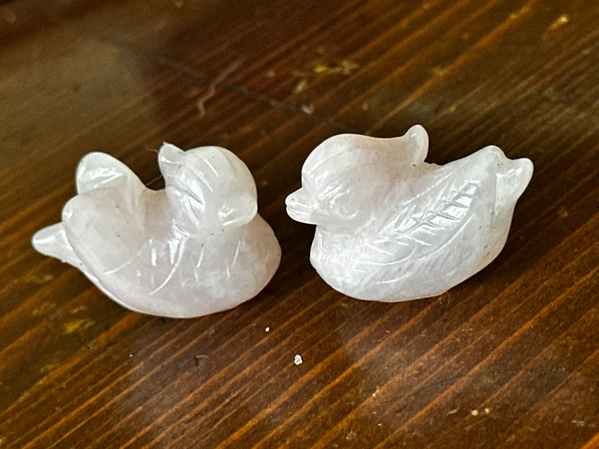 Pair of rose quartz bird carvings - photo 2