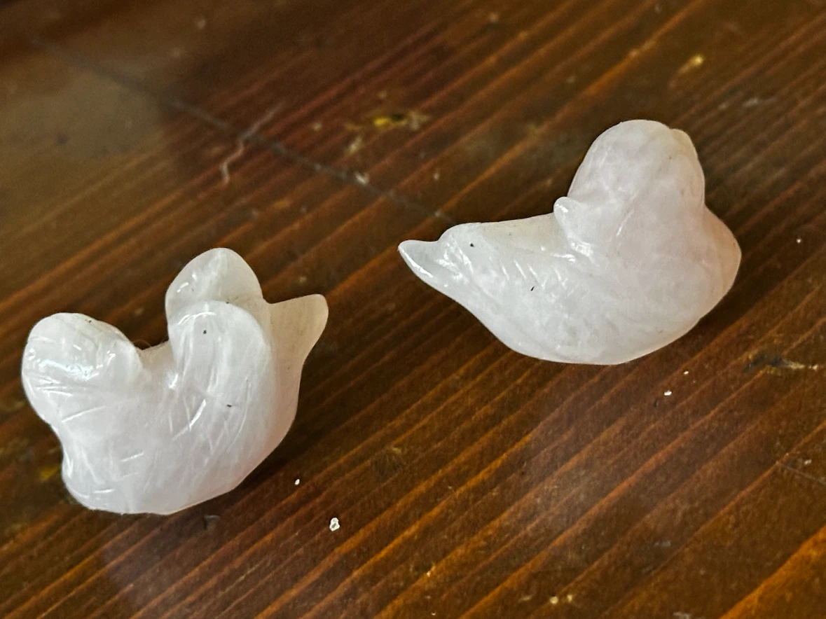 Pair of rose quartz bird carvings - photo 3