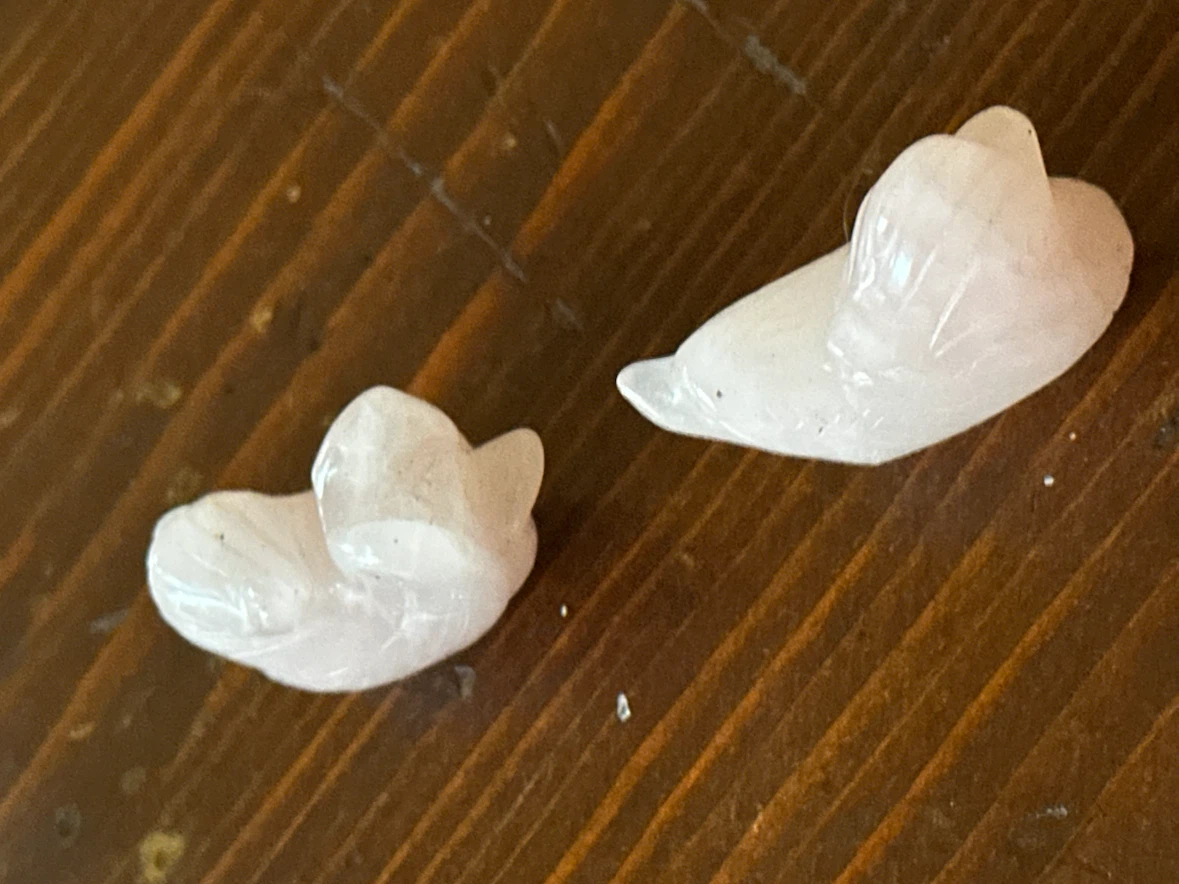 Pair of rose quartz bird carvings - photo 4