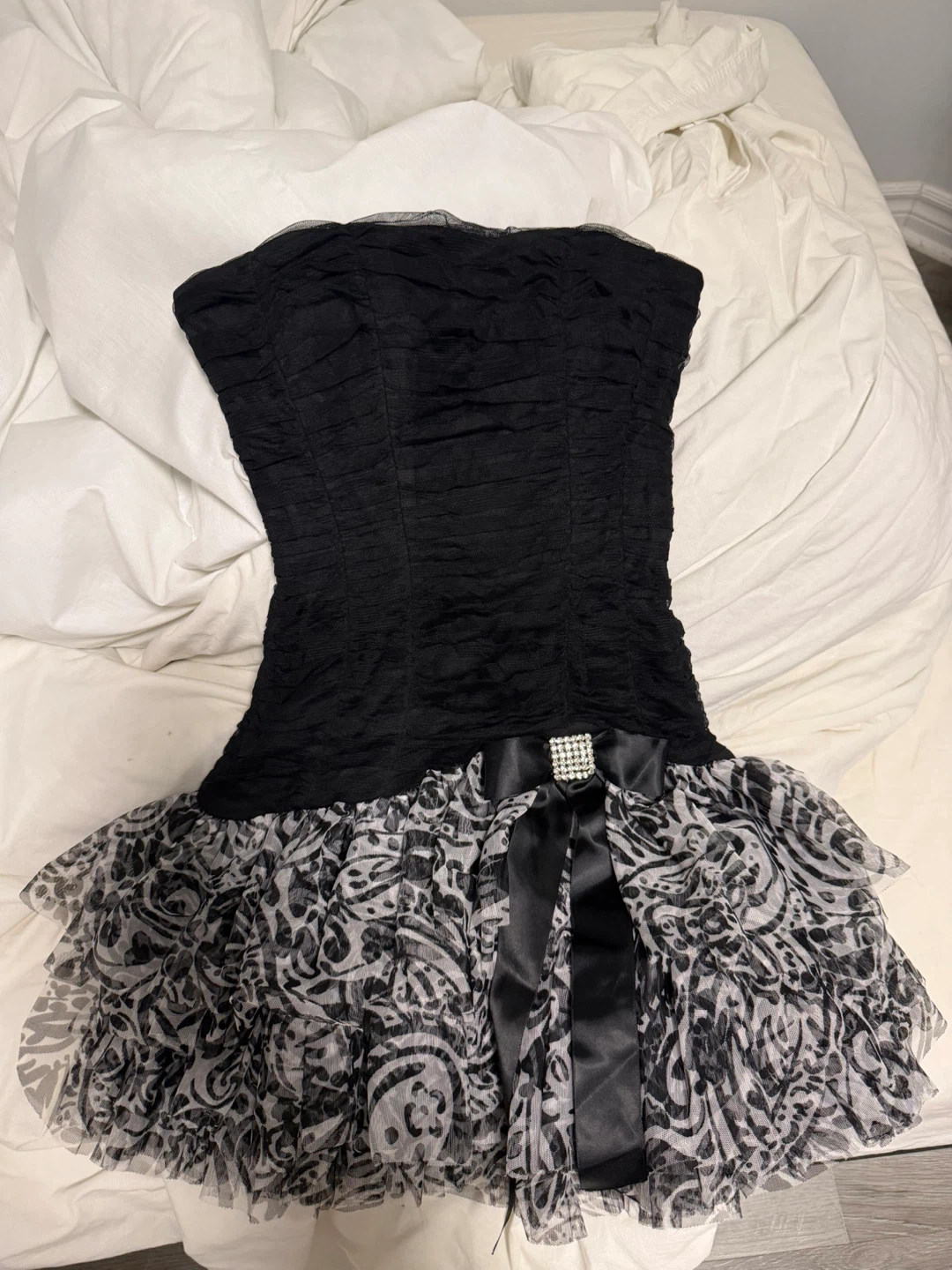 Women’s Clothing Bundle – 6 Pieces – $60CAD