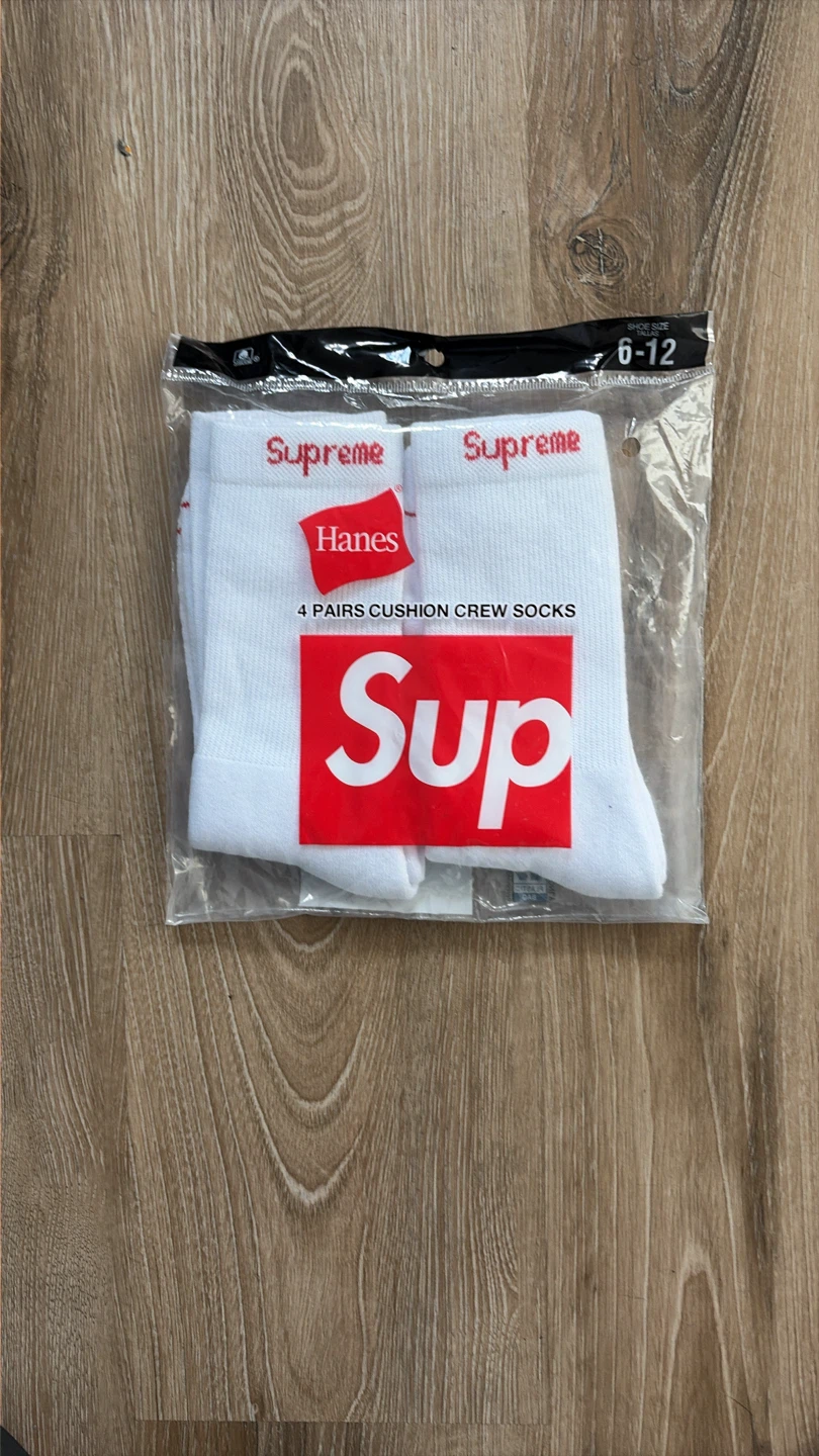 Supreme Hanes Cushion Crew Socks 4 Pairs