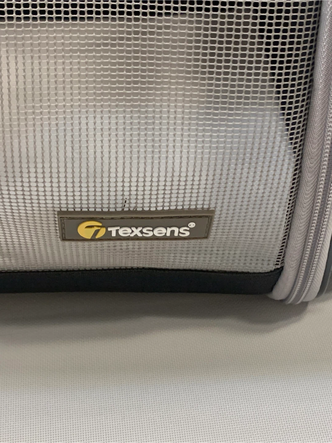 Texsens Foldable Pet Carrier Backpack, like new - photo 3
