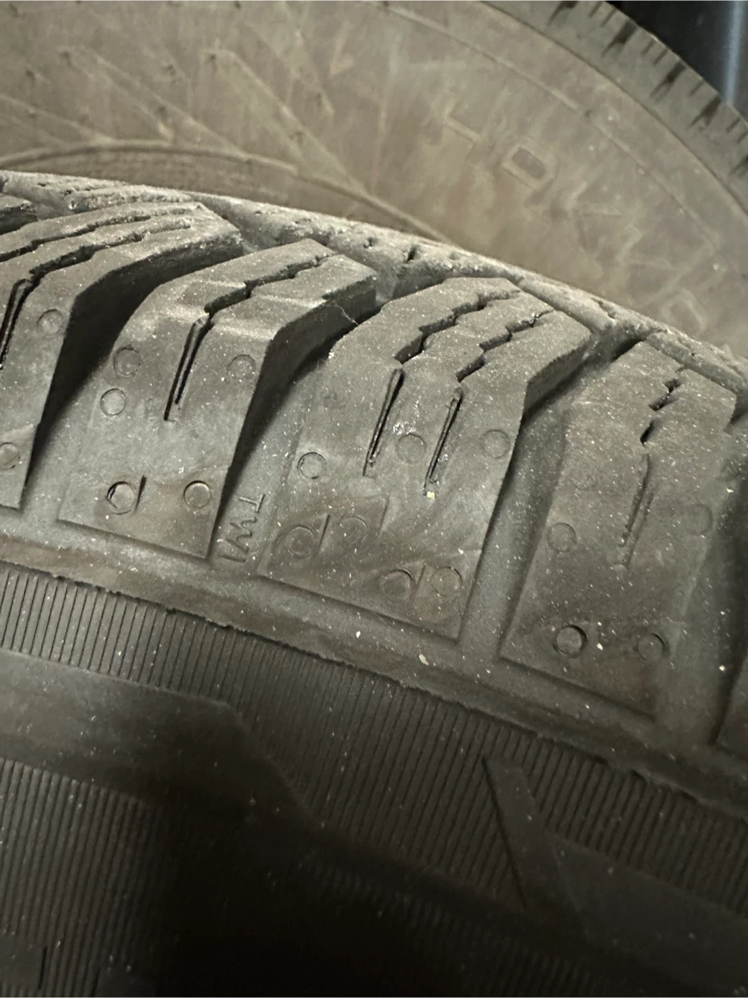 Nokian Hakkapeliitta Winter Tires 265/70R17 - photo 3