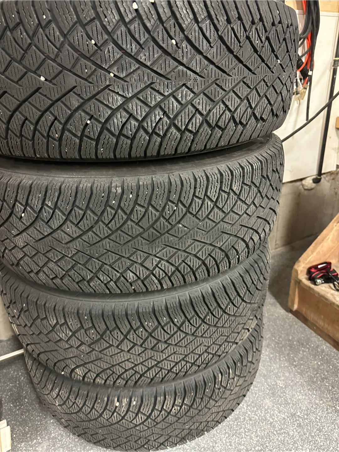 Nokian Hakkapeliitta Winter Tires 265/70R17 - photo 4